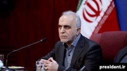 فرهاد دژپسن می‌گوید، درآمد مالیاتی کشور در سه ماهه امسال ۲۴ هزار میلیارد تومان بوده است