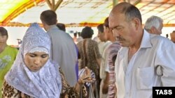 Женщина в мусульманском платке на рынке в Ташкенте. Иллюстративное фото.