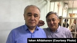Өмүрбек Текебаев менен Дүйшөнкул Чотонов.