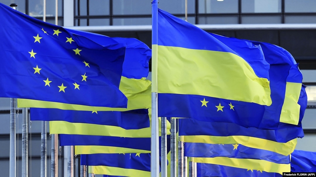 Zastave EU i Ukrajine kod zgrade Evropskog parlamenta u Strazburu, mart 2022.