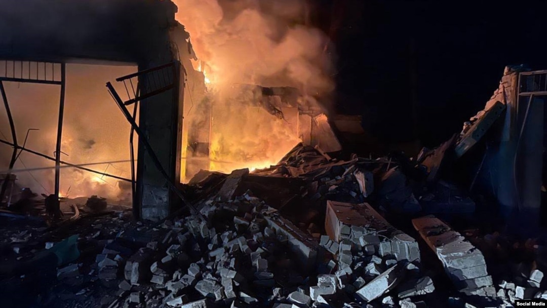 U Krivom Rogu, u Dnipropetrovskoj oblasti, ruske snage napale su 23. februara civilnu infrastrukturu. Jedna osoba je poginula, a pet povređeno. 