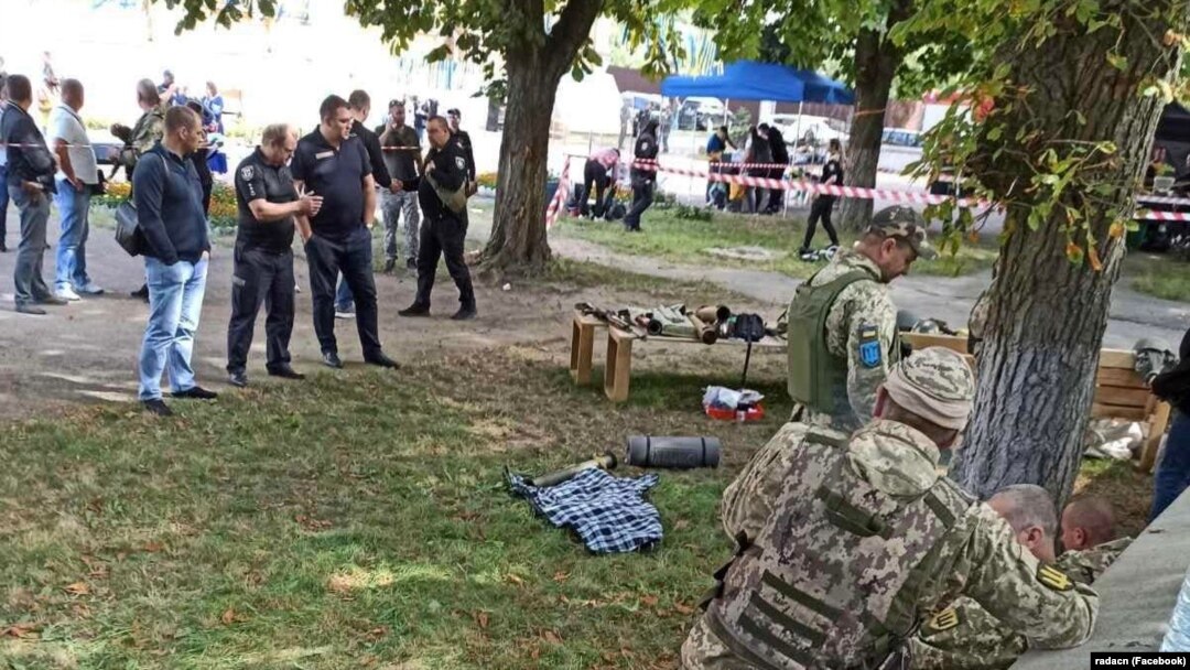 Місце вибуху в Чернігові, від якого постраждали загалом 15 осіб, більшість із них діти. Чернігів, 3 вересня 2022 року 