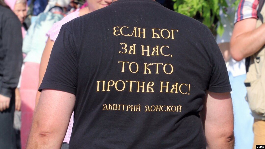 Один із учасників хресної ходи