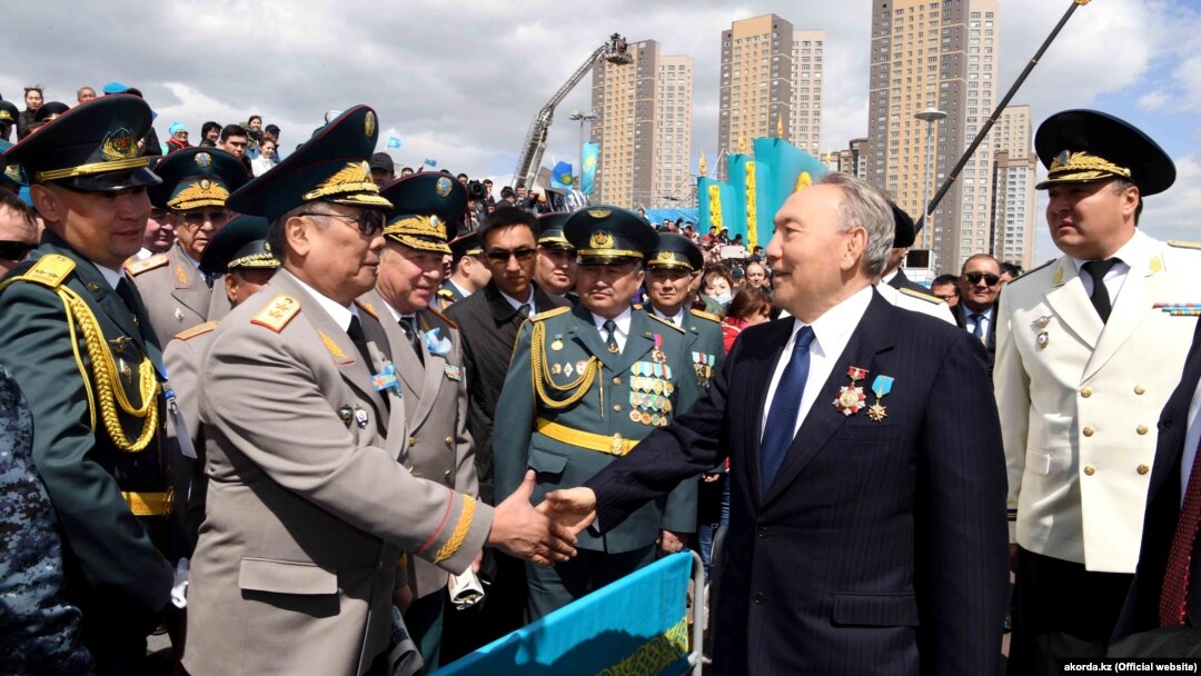 Нурсултан Назарбаєв незмінно керує Казахстаном іще з радянських часів, із 1989 року, як авторитарний лідер