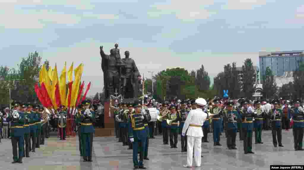 Аскердик парад. 