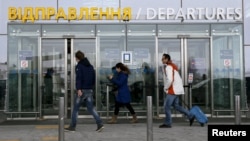 Вранці 12 грудня на сайті «Звєзди» з’явилася інформація про те, що знімальну групу цього каналу пустили в Київ