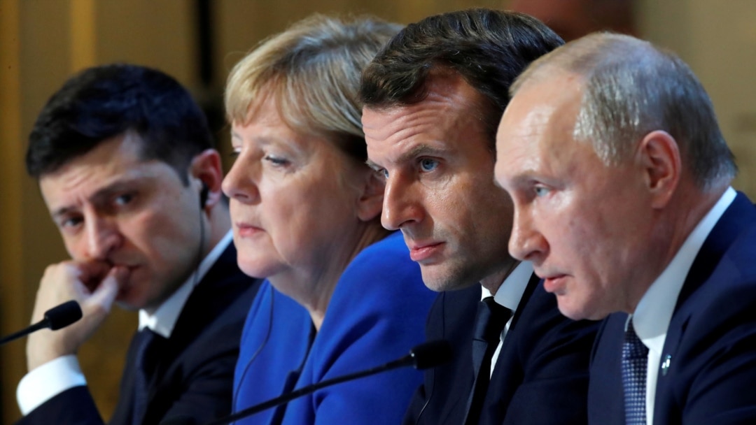 Ukrajinski predsednik Volodimir Zelenski, nemačka kancelarka Angela Merkel i francuski predsednik Emanuel Makron na sastanku s ruskim predsednikom Vladimirom Putinom 2019. u Parizu. 