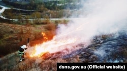 Поліція нагадує, що чинним законодавством заборонено самовільне випалювання рослинності або її залишків, а відповідно до статті 77-1 Кодексу України про адміністративні правопорушення, за це передбачені значні штрафні санкції