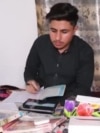 مردان کې زېږېدلی سهيل احمد وايي د افغان کډوالو د ستنولو بهير يې زدکړې اغېزمنوي