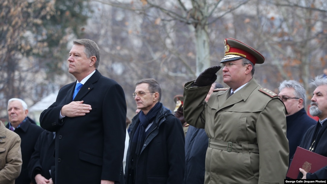Președintele Klaus Iohannis, alături de Nicolae Ciucă pe vremea când era șeful Statului Major al Armatei