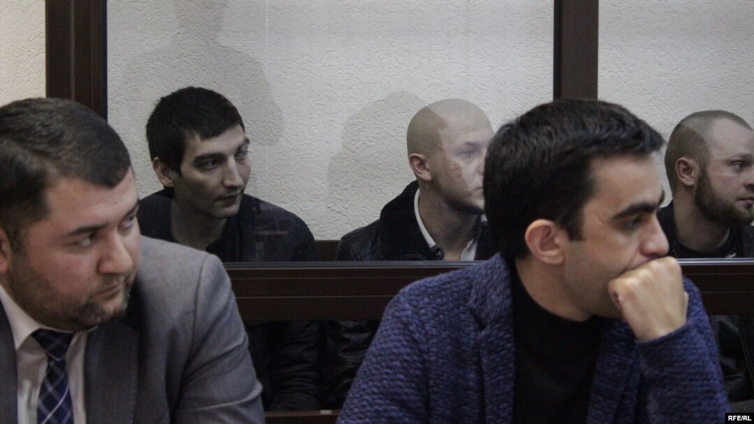 Фігуранти «справи Хізб ут-Тахрір». Зліва направо: Рефат Алімов, Арсен Джеппаров, Вадим Сірук, Крим, Сімферополь, 4 грудня 2017 року