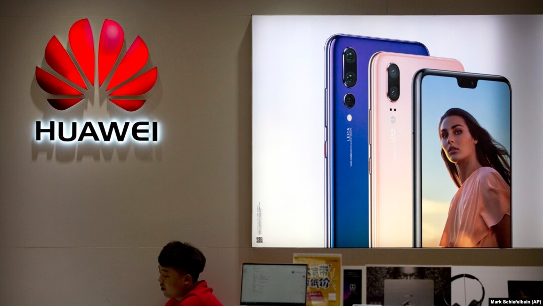 Китайській компанії Huawei вдалося стати одним зі світових лідерів технологій. Сьогодні вона в центрі скандалу. Що відбувається?