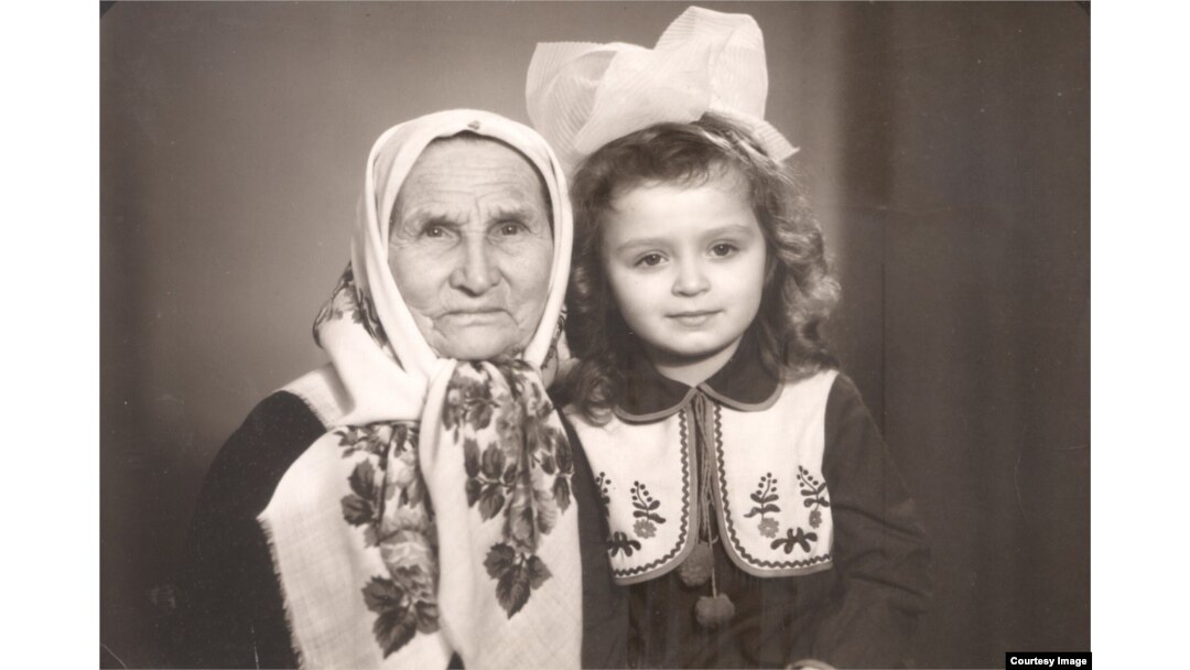 Я маленька з бабусею Параскою
