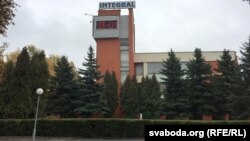 У 16-ы пакет санкцыяў Эўразьвязу ў сувязі зь дзеяньнямі, якія пагражаюць тэрытарыяльнай цэласнасьці, сувэрэнітэту і незалежнасьці Ўкраіны, уключанае беларускае прадпрыемства «Інтэграл». 