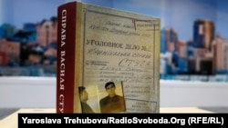 У жовтні суд зобов’язав видалити з книжки «Справа Василя Стуса» інформацію про особу Медведчука