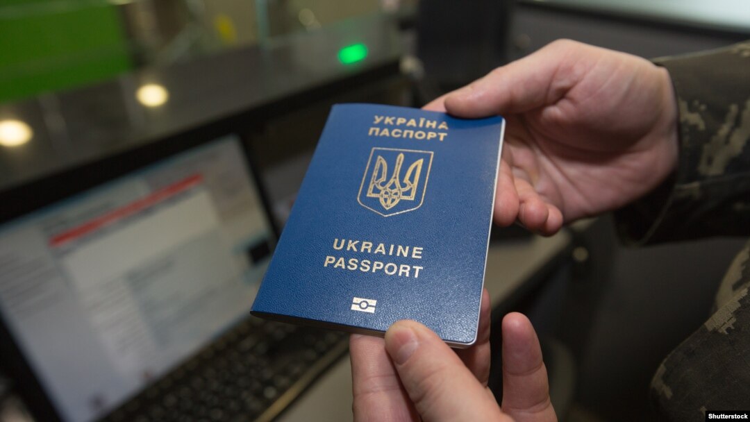 У 2017 році кількість поданих заяв із України знизилася: якщо у 2016 році в ЄС отримали від українців 12 635 заяв, то у 2017-му – 10 300