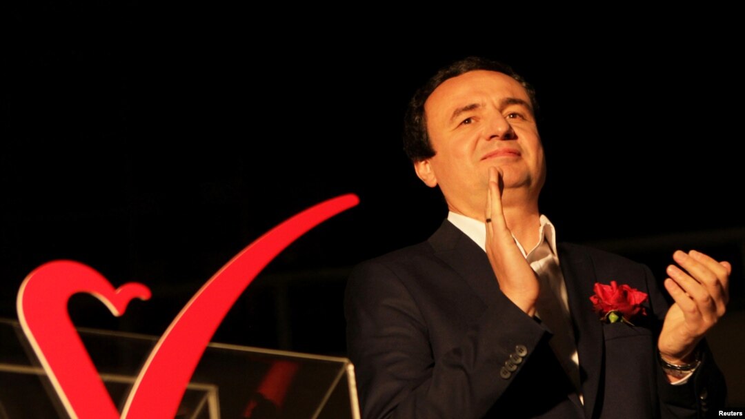Albin Kurti, lider izbornog pobednika pokreta Samoopredeljenje, kandidat za budućeg premijera Kosova, još nije postigao dogovor o novoj kosovskoj vladi na osnovu rezultata izbora od 6. oktobra 2019.