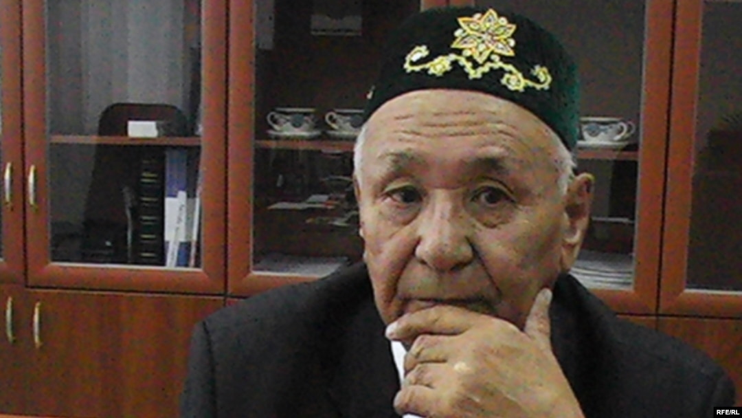 Профессор Закратдин Байдосов, предложивший Нурсултану Назарбаеву быть пожизненным президентом. Актобе, 22 сентября 2009 года.