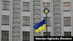 За чинними нормами, дія тарифів для населення на рівні 1,44 грн/кВт-год і 1,68 грн/кВт-год (у разі споживання від 250 кВт-год на місяць) мала закінчитися з 1 травня