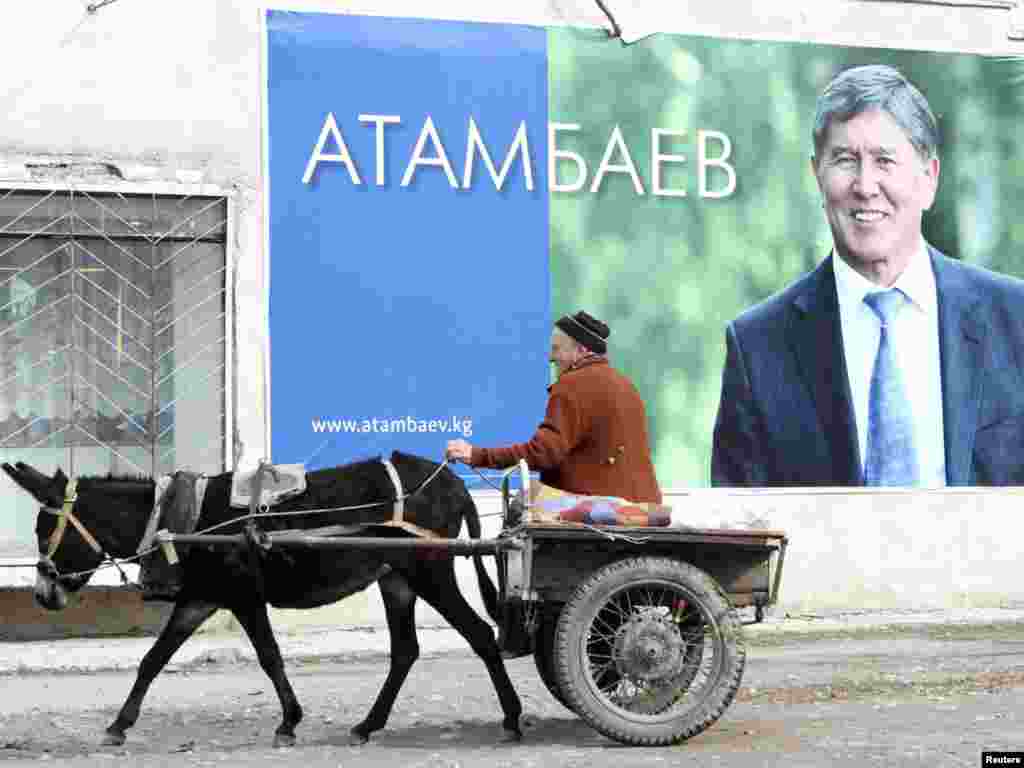 Kirgizstan - Na predsjedničkim izborima pobijedio je Almazbek Atambaev, sa 63 procenta osvojenih glasova, Biškek, 30.10.201. Foto: Reuters / Vladimir Pirogov
