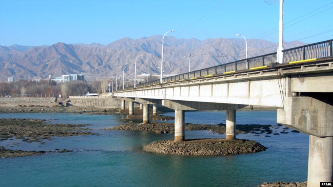 Low water in the Sirdaryo River in Tajikistan