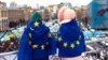 Діти з прапорами Євросоюзу на майдані Незалежності в Києві (архівне фото)