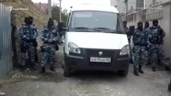 Мы даже одеться не успели – ФСБ провела обыски в домах крымских татар (видео)