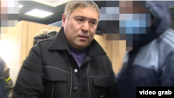 Камчыбек Көлбаев кармалган учур. Бишкек. 2020-жылдын 22-октябры. 