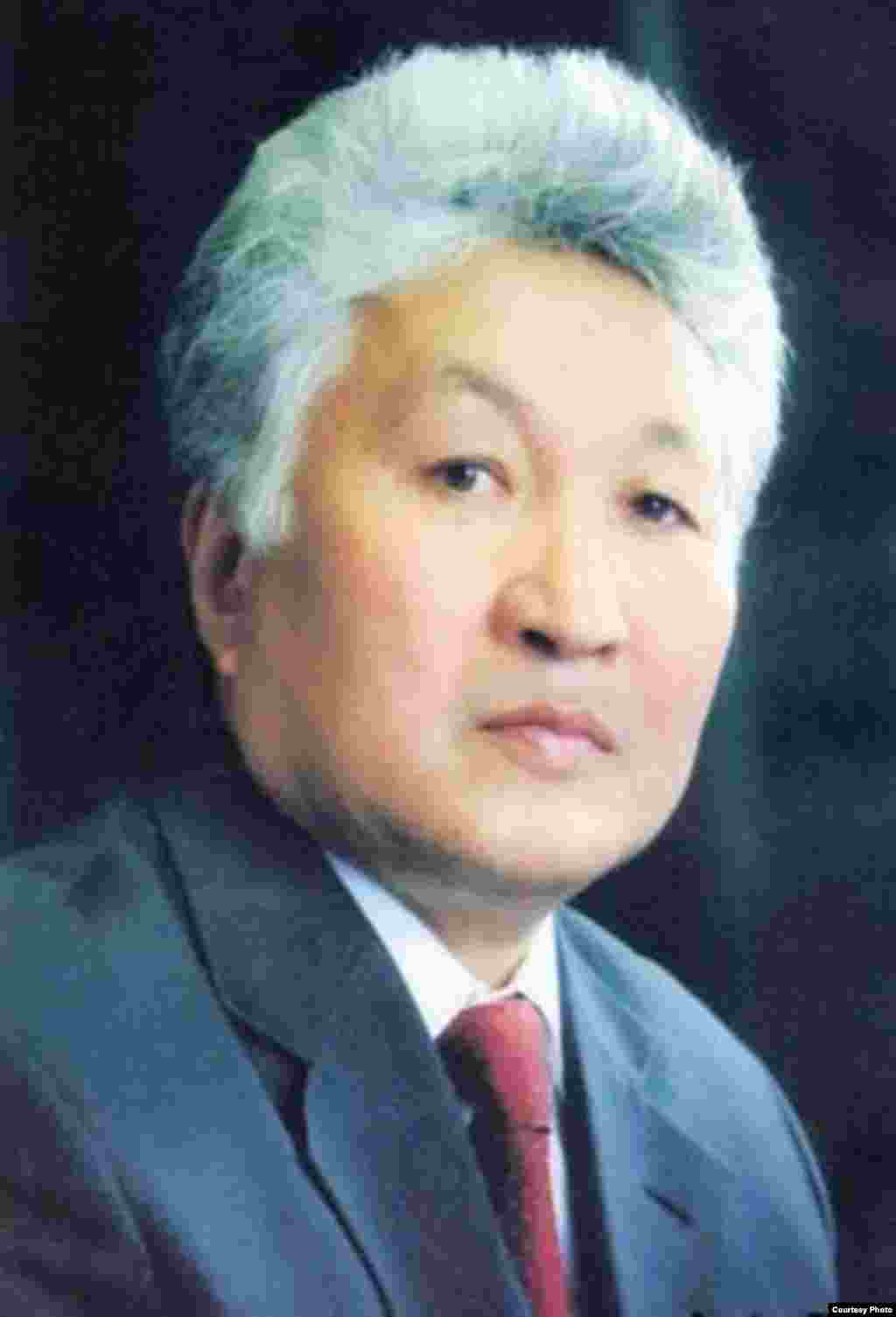 Турсунбек Чыңгышев (10-февраль 1992-жыл — 13-декабрь 1993-жыл).
