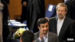 حضور احمدی‌نژاد در جلسه مشترک دولت و نمایندگان مجلس در تیر ماه ۸۹