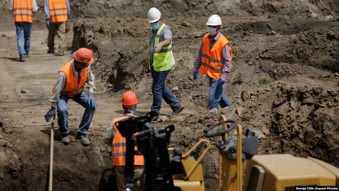 Multe dintre șantierele din România sunt în pericol din cauza scumpirii materialelor de construcții. Guvernul promite soluții însă nu spune care sunt acestea și nici când vor fi implementate. 