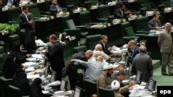 سخنگوی کمیسیون ویژه برجام می‌گوید که تا دو ماه آینده گزارشی «تفصیلی» در بیش از هزار صفحه به مقامات ارشد کشور ارائه خواهد شد. 