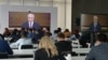 Журналисты следят за выступлением президента Касым-Жомарта Токаева в парламенте, находясь в зале в здании «Қазмедиа орталығы». 1 сентября 2021 года