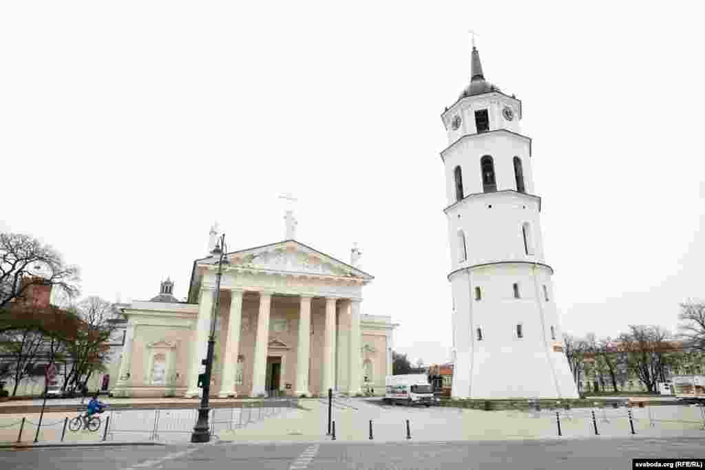 У пятніцу з 11.00 да 11.45 пройдзе разьвітаньне грамадзкасьці з паўстанцамі ў Катэдральным касьцёле Вільні (на фота). Уваход свабодны