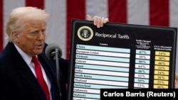 ABŞ prezidenti Donald Tramp rüsumlarla bağlı açıqlama verir