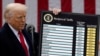Дональд Трамп дэманструе табліцу тарыфаў. Архіўнае фота