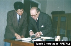 Омелян Прицак менен Тынчтыкбек Чоротегин. 1995-ж.