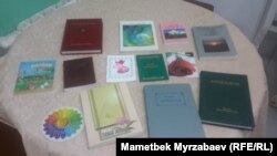 Бахаи коомунун китептери.