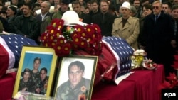 Sahrana braće Bitići 2002. godine na Kosovu.