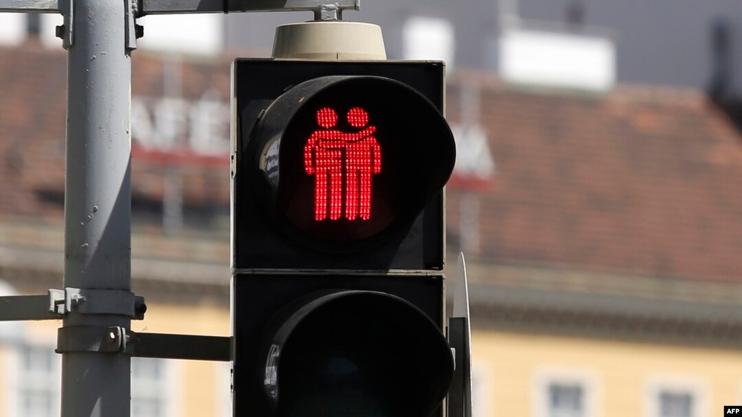 A new traffic light, showing a same-sex couple, in Vienna