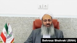 مولوی عبدالحمید همواره سخنرانیهای تندوتیزی علیه سرکوبهای گسترده نیروهای امنیتی و کشتار معترضان انجام داده و اقدامات آنها را «جنایت» خوانده است