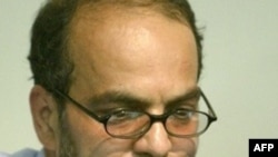 آقای شمس الواعظین می گوید که نمی شود با بزرگترین انجمن صنفی کارگری روزنامه نگاری ایران با چهار هزار عضو در سراسر کشور شوخی کرد.(عکس: AFP)