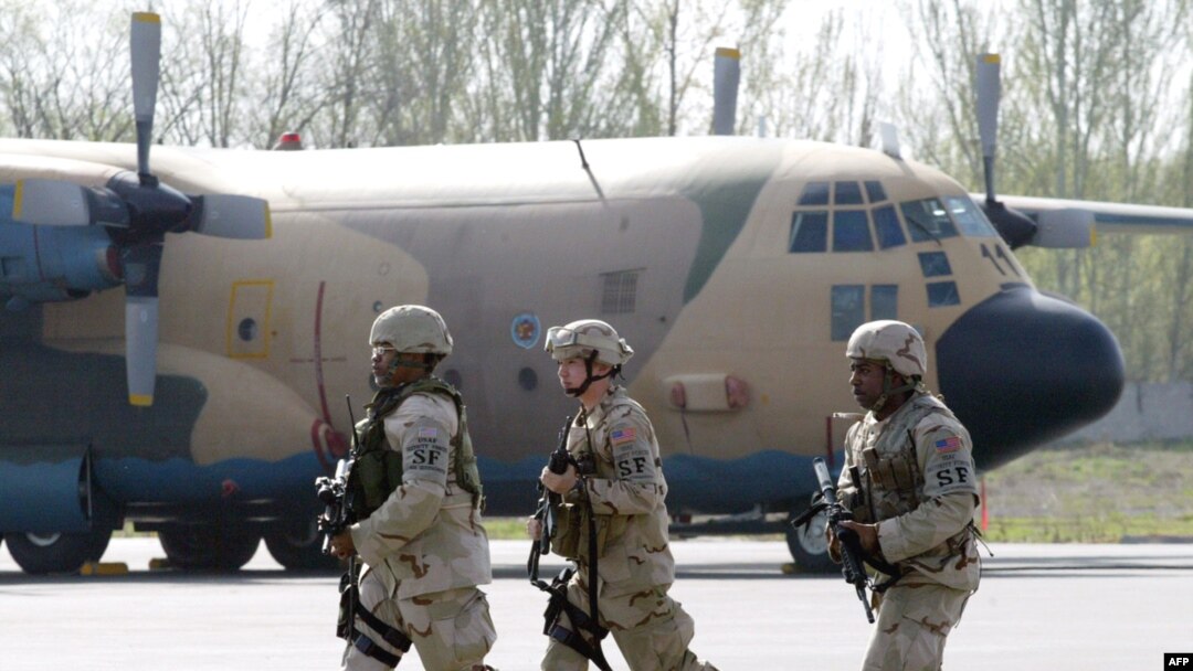 U.S. soldiers at the Manas military air base 