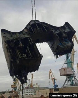 Можлива частина ВДК «Новочеркасск», піднятого з моря у Феодосії. Крим, 2 листопада 2024 року