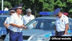 Патрулдук милиция кызматкерлери.