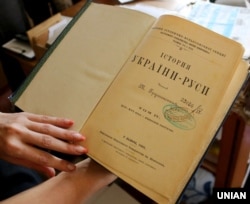 Четвертий том (1903 року) оригінального видання десятитомної монографії «Істория України-Руси»