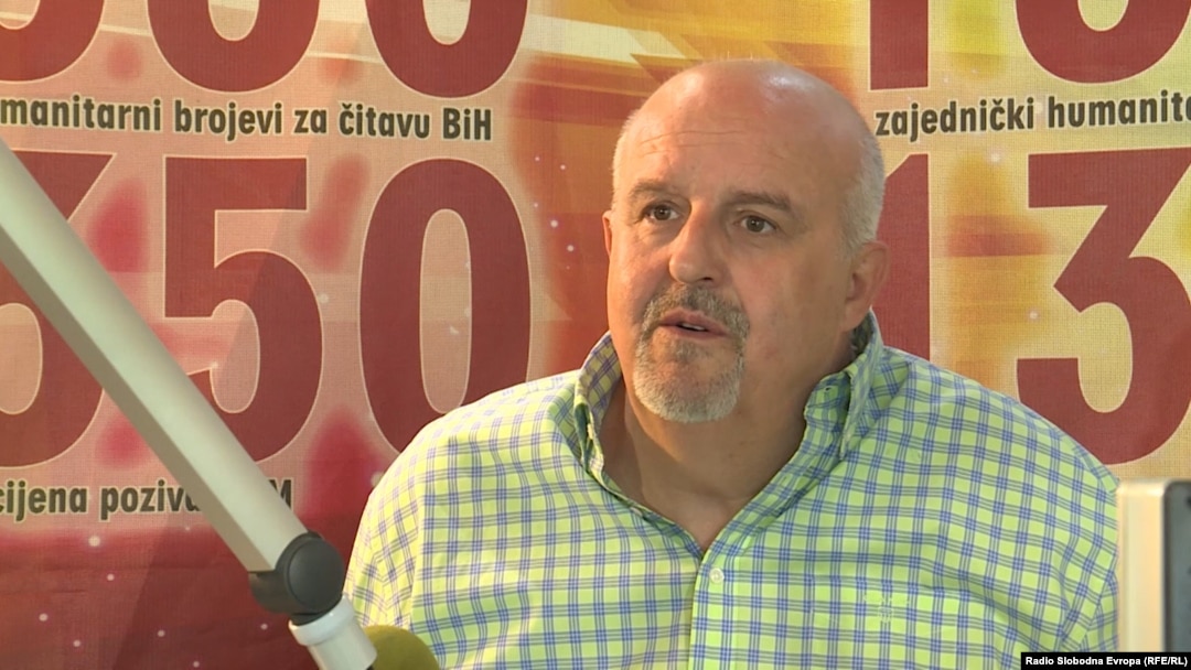 Almir Čehajić Batko je osumnjičen za zloupotrebu položaja, te da je pranjem novca stekao nezakonitu korist u iznosu većem od pola miliona maraka.