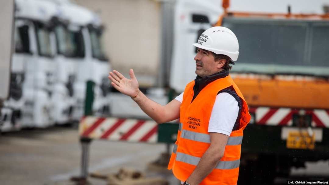 Președintele CJ Neamț, Ionel Arsene, la spitalul modular din Lețcani, care a costat peste 13 milioane de euro, dar nu avea avizele necesare funcționării.