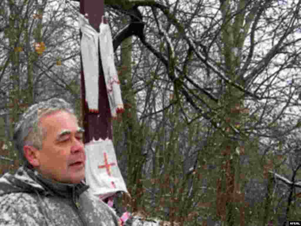 Шматгадовы рупліўца Курапатаў сябра КХП БНФ Валер Буйвал. 