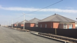 Дома в поселке Аралтал, построенные для жителей села Березовка. Аксай, Западно-Казахстанская область, 25 августа 2017 года.